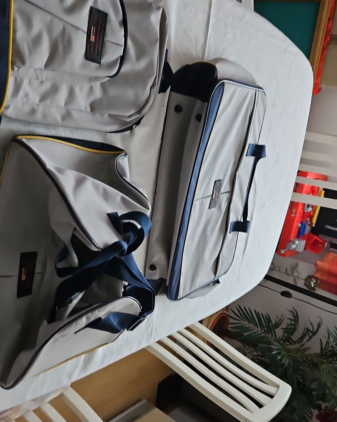 Borse: 3er-Set Reisetaschen hellgrau/blau – Usato da Wädenswil venduto da Jsi.Z01 1