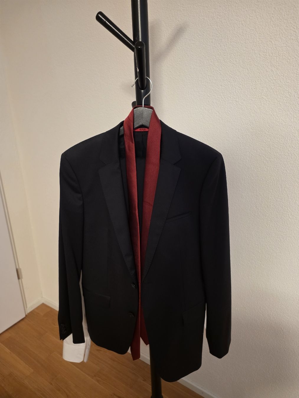 Hugo Boss Costumes: HUGO BOSS Anzug schwarz – D'occasion à Zofingen par Zappelphillipp