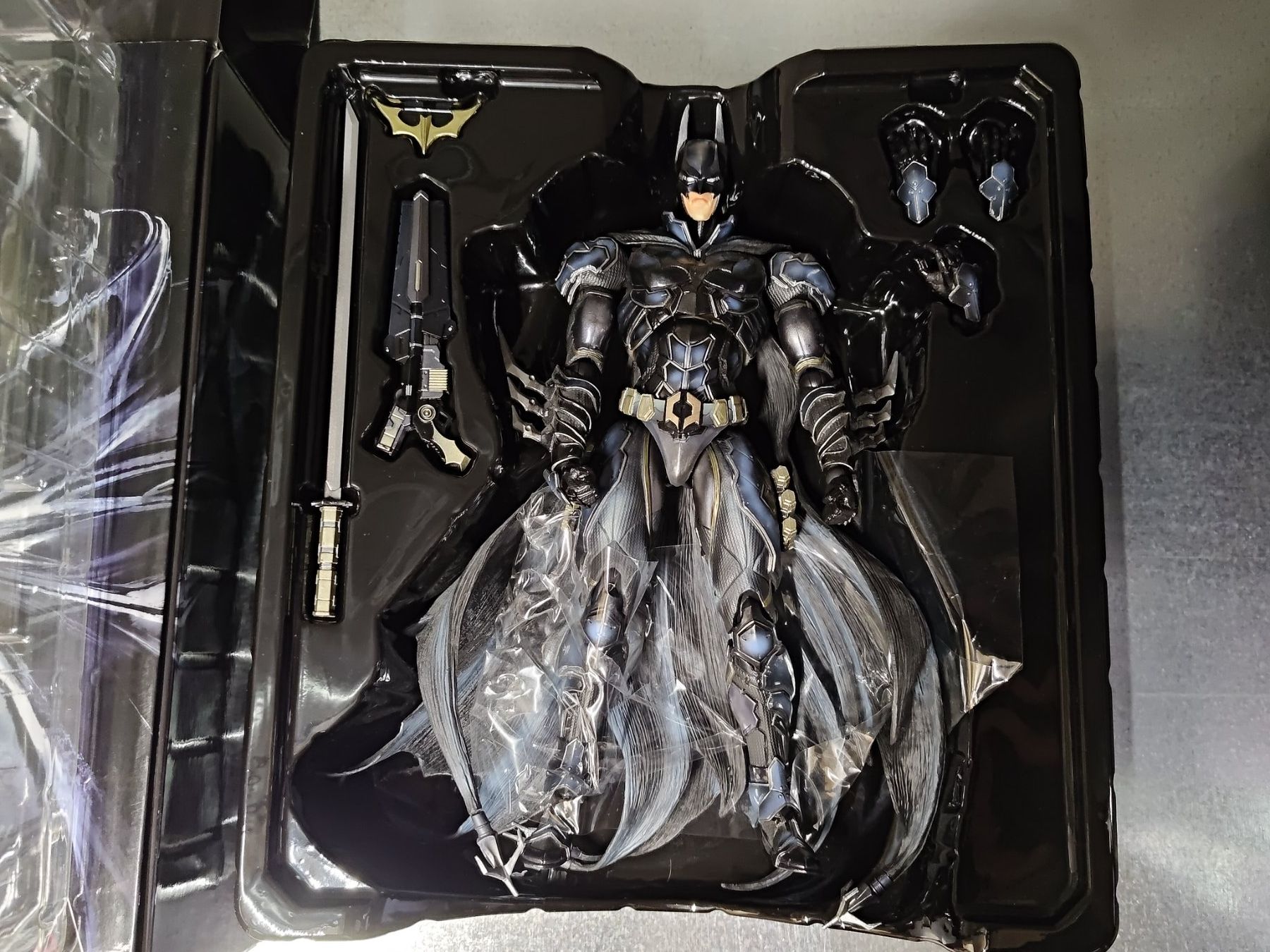 Statuette: Batman No. 1 Variant Play Arts Kai Figur – Usato da Sarmenstorf venduto da minakings 3