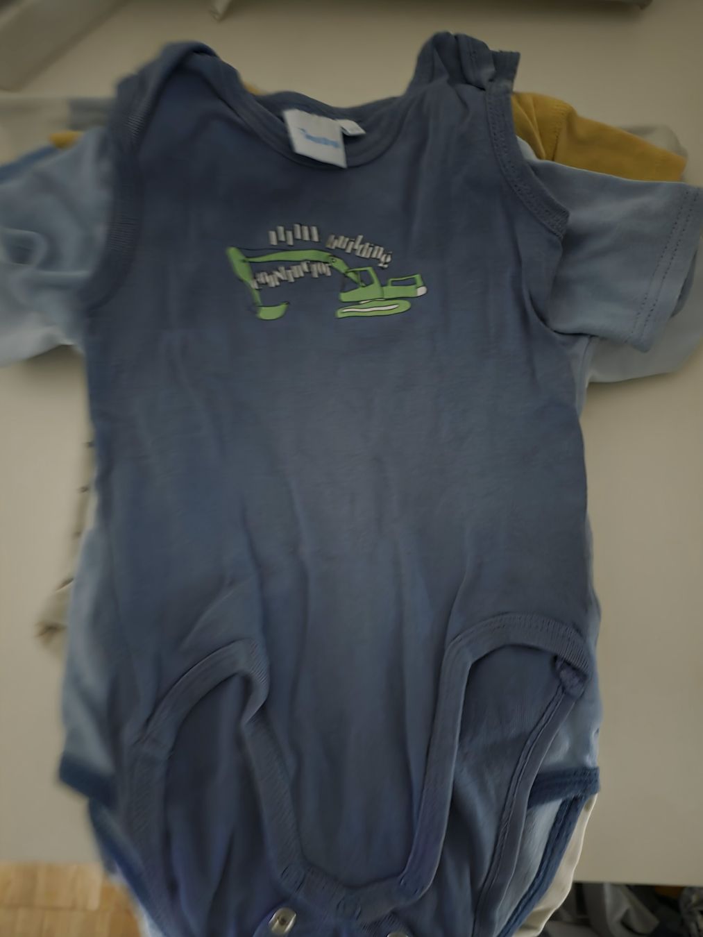 Biancheria intima: Baby Body Grösse 98 hellblau Kurzarm – Usato da Brüttisellen venduto da Miralaurea