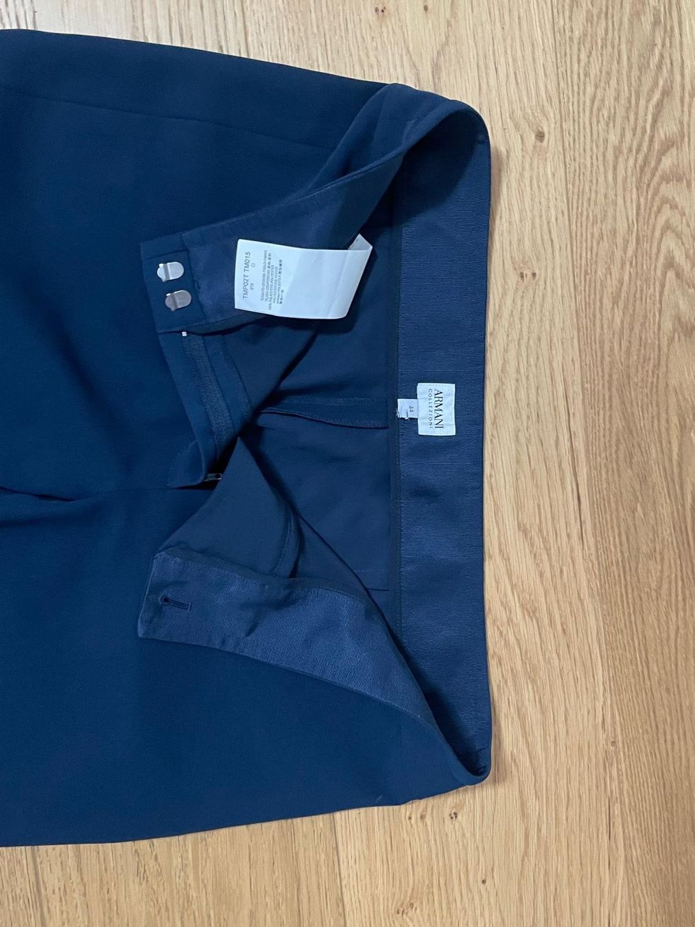 Armani Pantaloni: Pantalon Femme Armani – Usato da Ecublens VD venduto da cle_d8j8 3