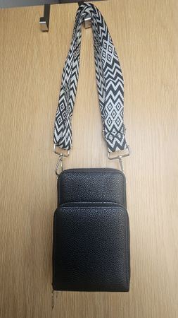 Handytasche mit vielen Fächern und breitem, schönen Träger