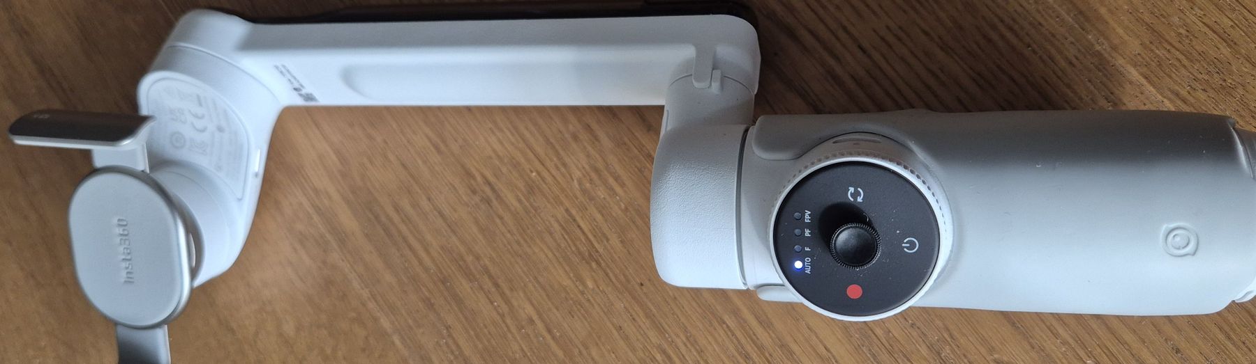 Insta360 Wandhalterungen: Insta360 Flow Gimbal Smartphone Stabilisator – Gebraucht aus Lyssach von Korgfreak