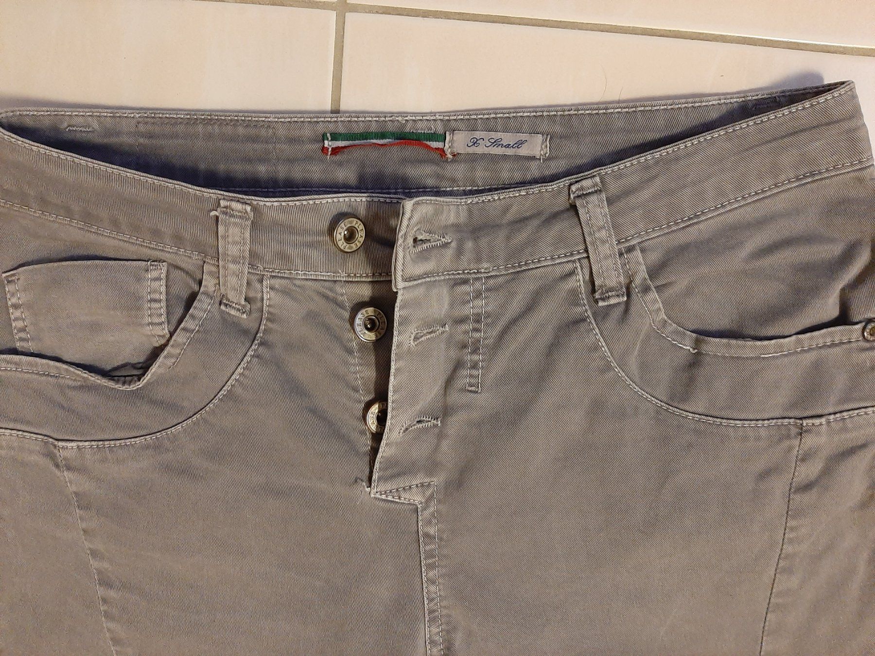 Please Jeans Pantaloni: Please Boyfriend Hose grau small – Usato da Brunnen venduto da bahari02 2