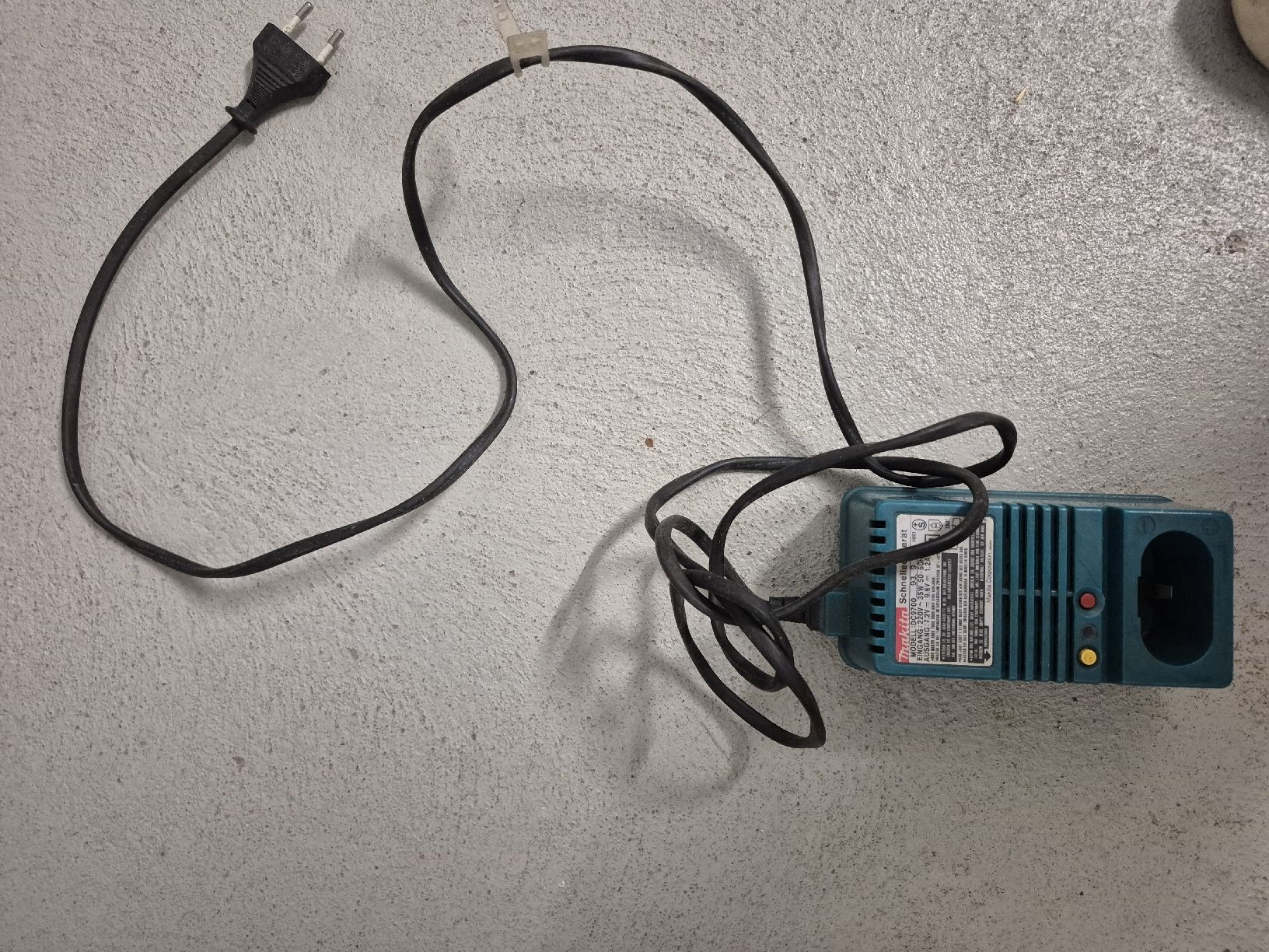 Chargements: ladegerät – Défectueux à Fehraltorf par Schmid_Y