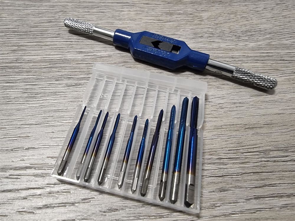Tous les outils: Gewindebohrer Set inklusive Windeisen – Neuf avec emballage d'origine à Eglisau par 20788