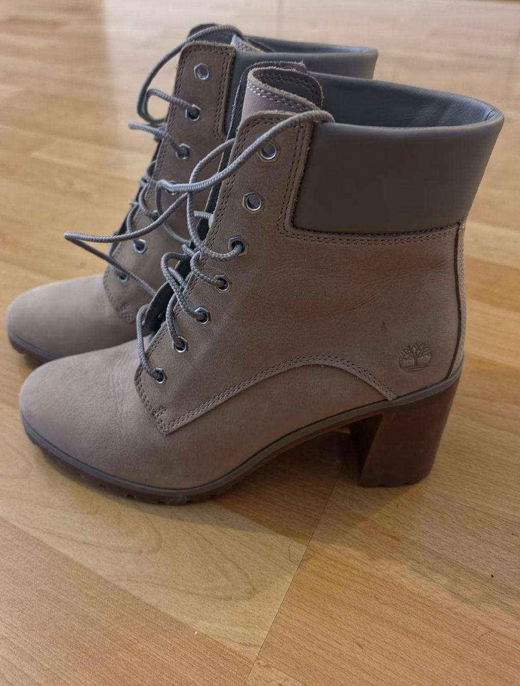 Timberland Scarpe da donna: Chaussures Timberland grises – Nuovo (secondo la descrizione) da Genève venduto da Stromx_Warrior 1