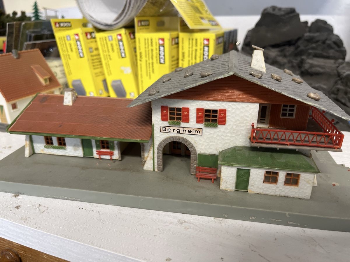 Modellini di ferrovie: Modellbahnbau: Bahnhof Bergheim H0 – Usato da Oberdorf SO venduto da Sofarocker75 2