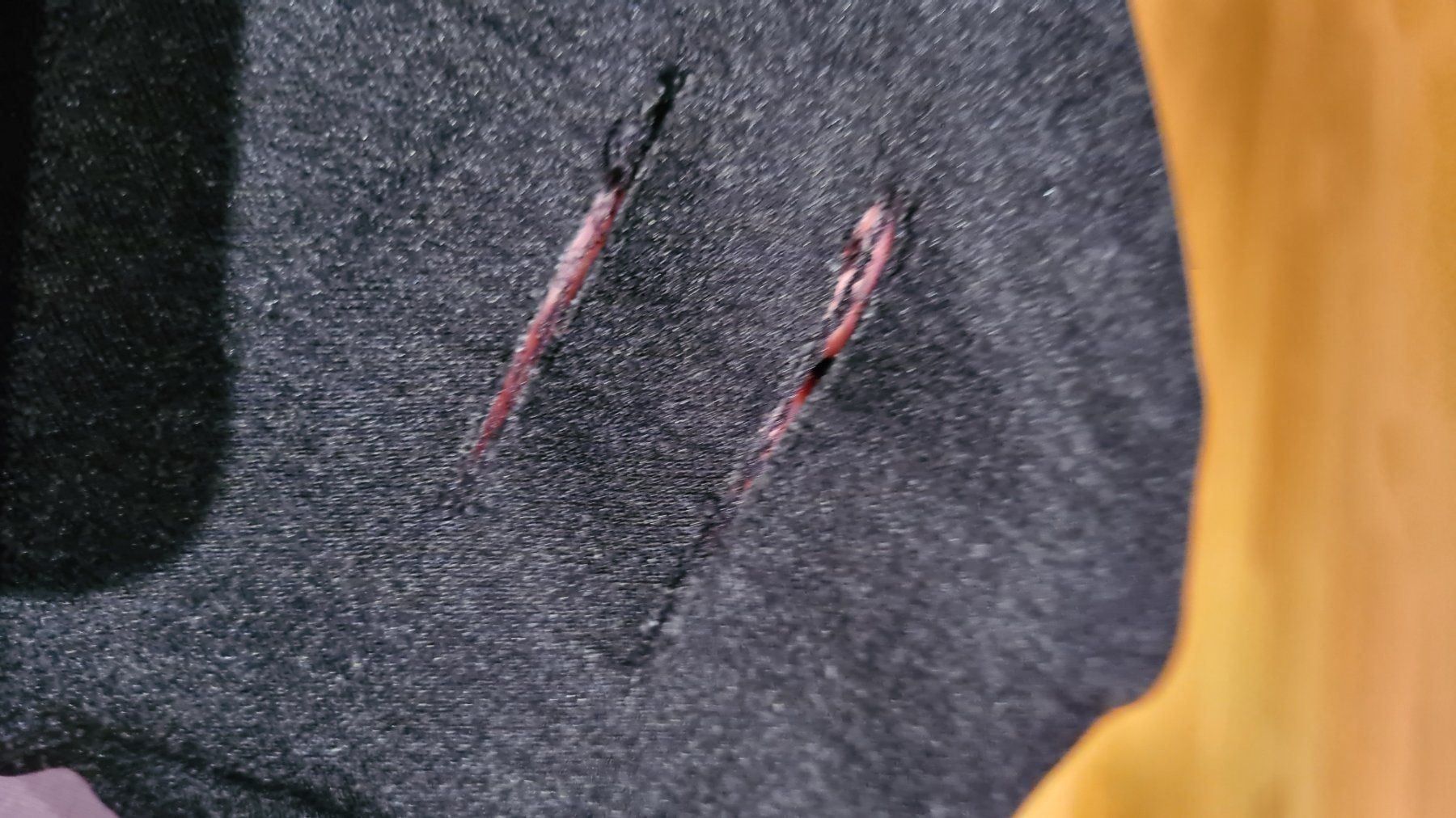 Lotti di vestiti: Coole Halskette mit Pulli + schwarzer Hosegr.L – Usato da Ferden venduto da jemyce 4