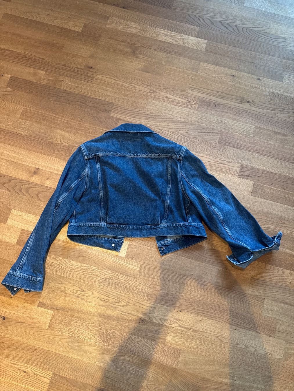 Cos Giacche: COS kurze Jeansjacke Utility 34 – Usato da Speicherschwendi venduto da Madeleine_17 4