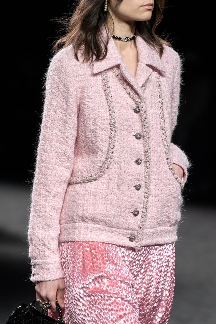 Chanel Giacche: Chanel 23K Pink Tweed Jacket 38 – Nuovo (secondo la descrizione) da Meilen venduto da ana_nln9