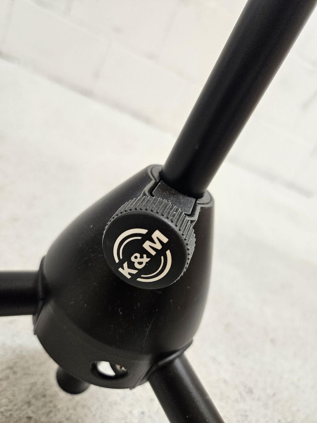 König & Meyer Supporti per strumenti musicali & leggii: K&M Mikrofonstativ 210/9 gebraucht – Usato da Jona venduto da and_2w5t 2