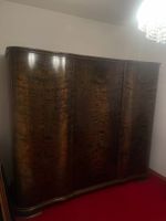 Holzschrank