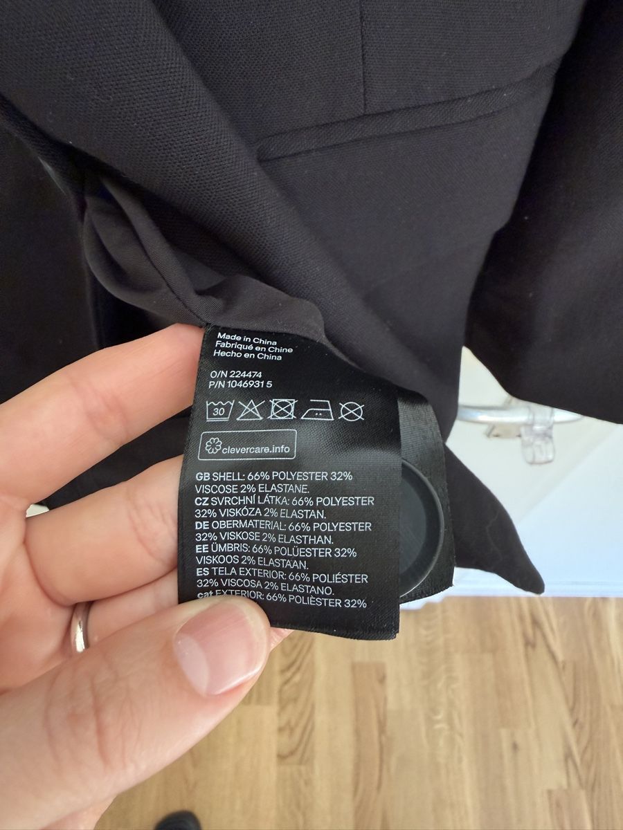 H&M Completi & Tailleur: Blazer H&M  – Usato da Luzern venduto da AlinaPa 3