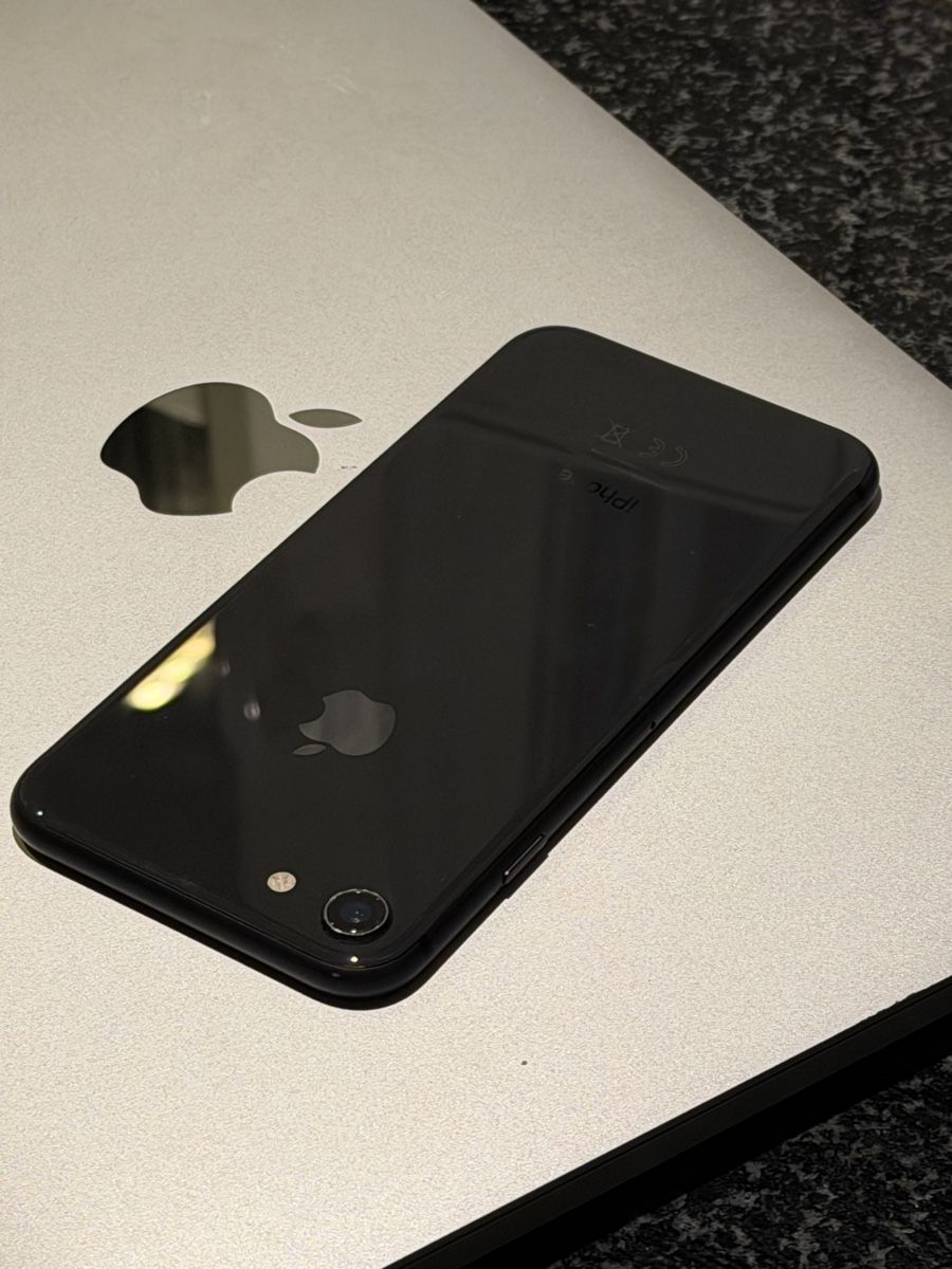 Apple Telefoni cellulari / Smartphones: Chassis de remise à neuf iPhone 8 Noir – Usato da Lausanne venduto da Planet_Faisceaux 3