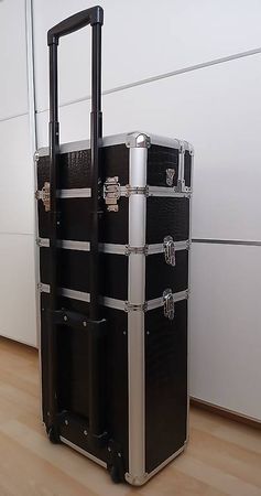 Grosser Kosmetikkoffer mit Räder und Aluminiumteleskop