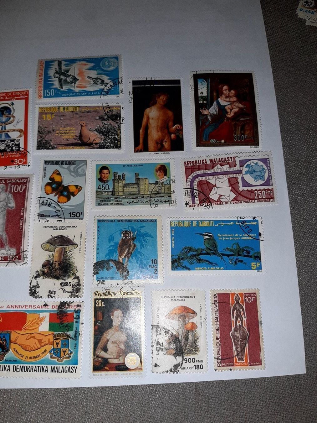 Tutti i francobolli: 19 timbres afrique – Usato da Le locle venduto da juliensaran 2