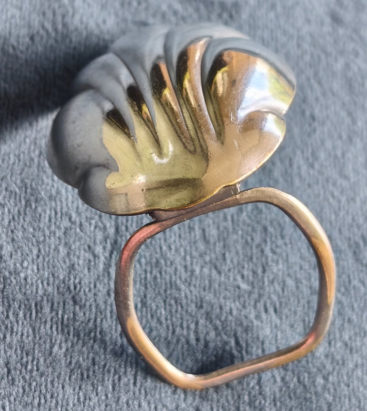 Broschen & Nadeln: Vintage Tuch - Brosche in Muschelform, versilbert – Gebraucht aus Zürich von Tanteemma369 4