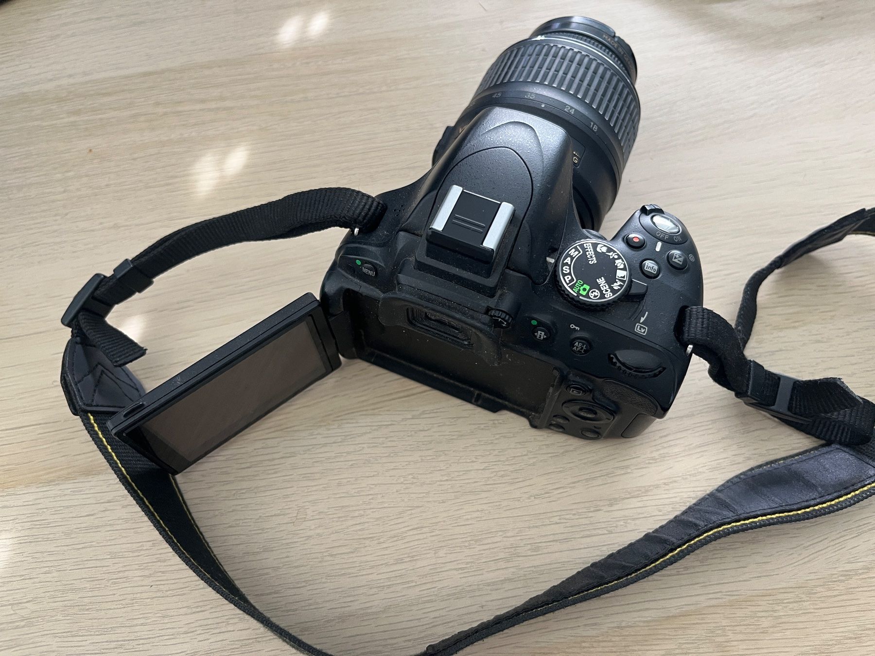 Nikon Fotocamera: Nikon D5100 mit 18-55 Objektiv – Usato da Kriens venduto da roemhav 1