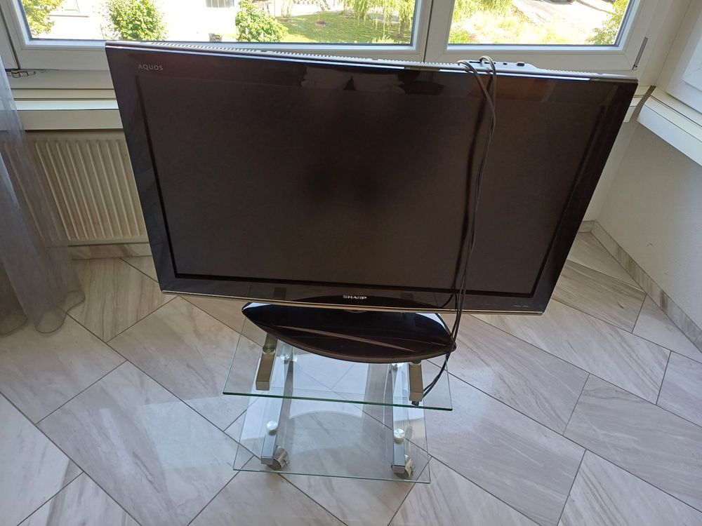 SHARP LCD COULOR TV MODEL: LC-37RD2E INKL. GLASS-TISCH (Gebraucht) in ...