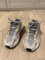 Adidas Yeezy Boost 700 V2