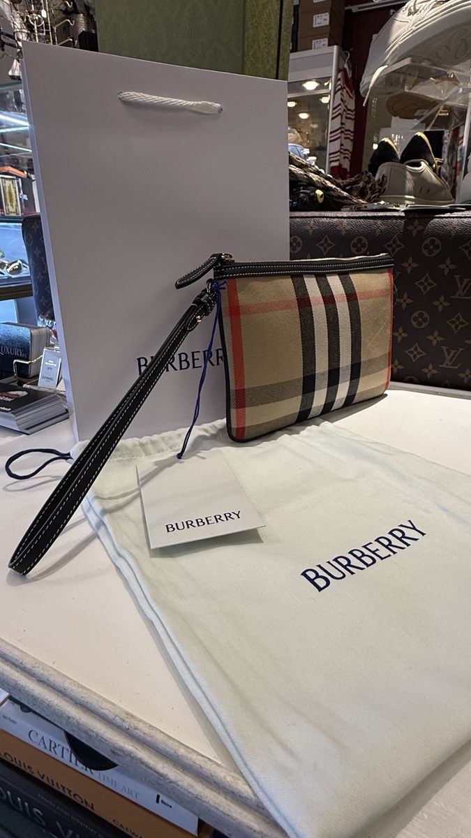 Burberry Borse: Burberry neu mit Staubbeutel – Nuovo e nell'imballaggio originale da Lachen SZ venduto da HelvetiaLuxury 3