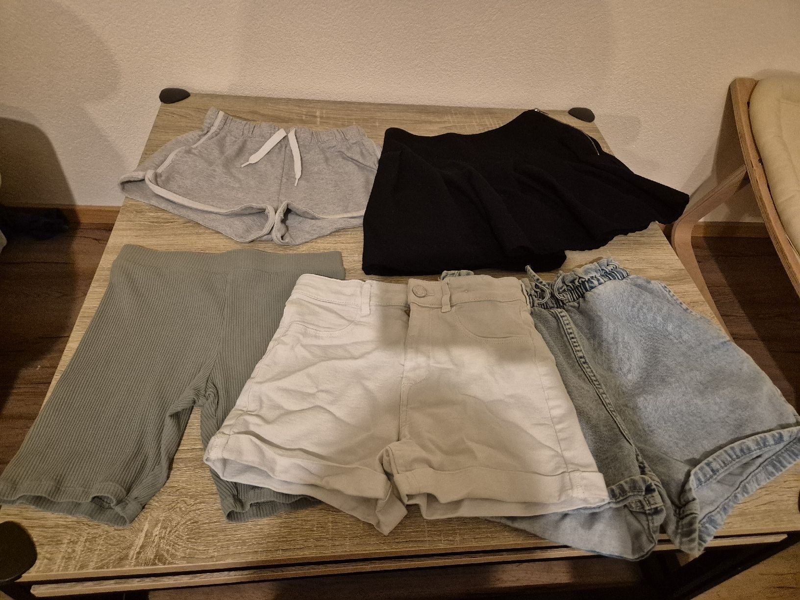 H&M Ensembles coordonnés: Kleiderpaket Mädchen 146 – D'occasion à Urnäsch par Sasali 2