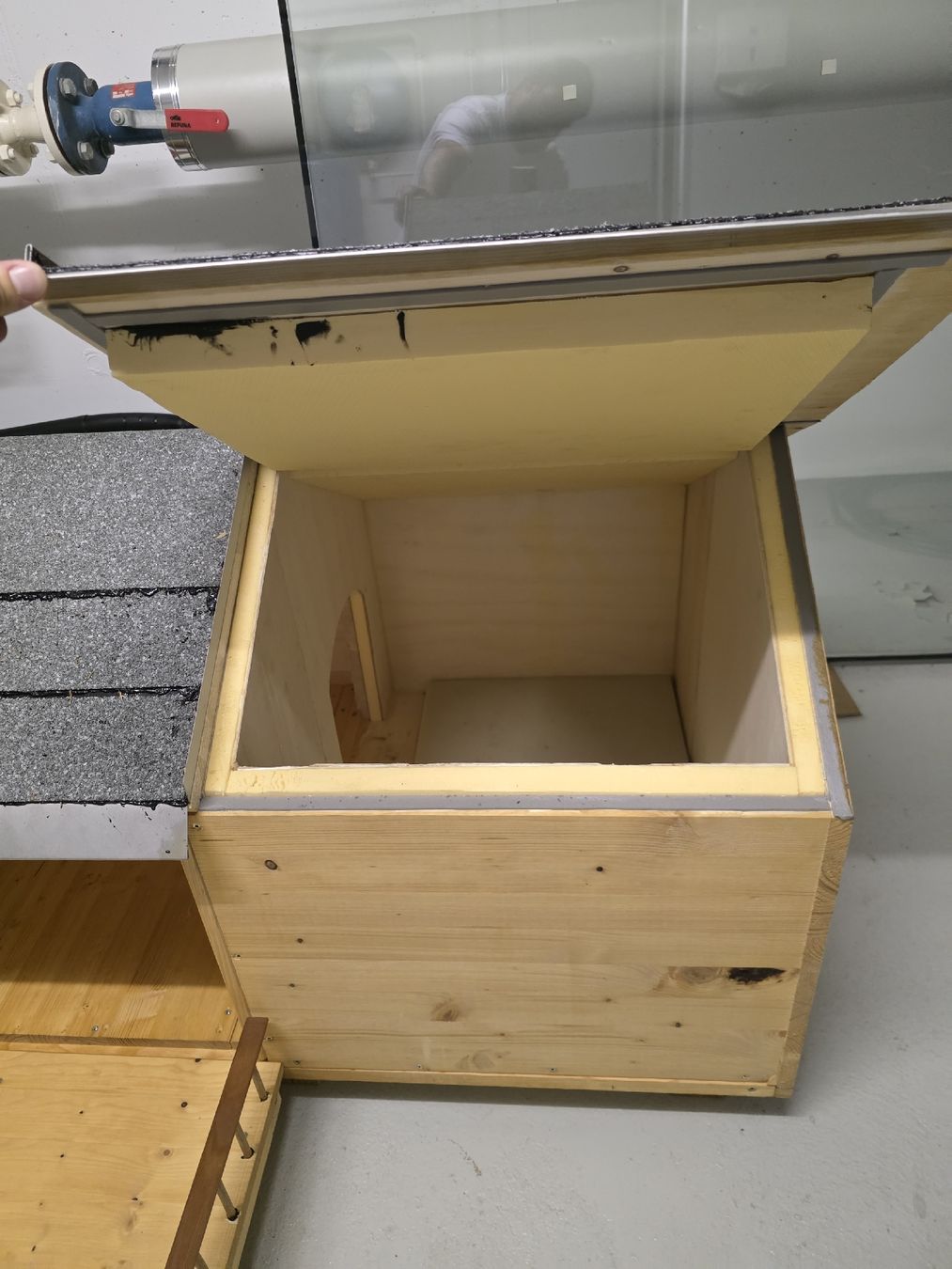 Cucce & Letti: Hundehütte aus Holz mit Terrasse  – Nuovo (secondo la descrizione) da Würenlingen venduto da Seynt1 2