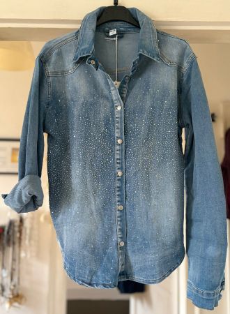 CHEMISE EN JEANS AVEC STRASS! M NOUVEAUTÉ 2026/27
