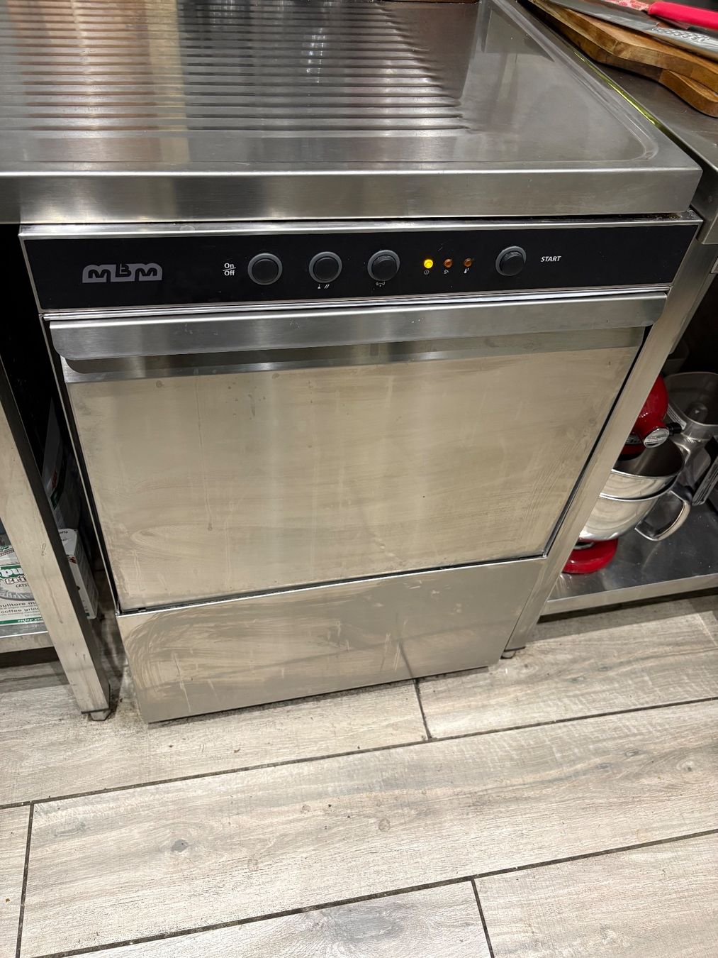 Lavastoviglie: Commercial dishwasher – Usato da Chur venduto da vio_6qlk