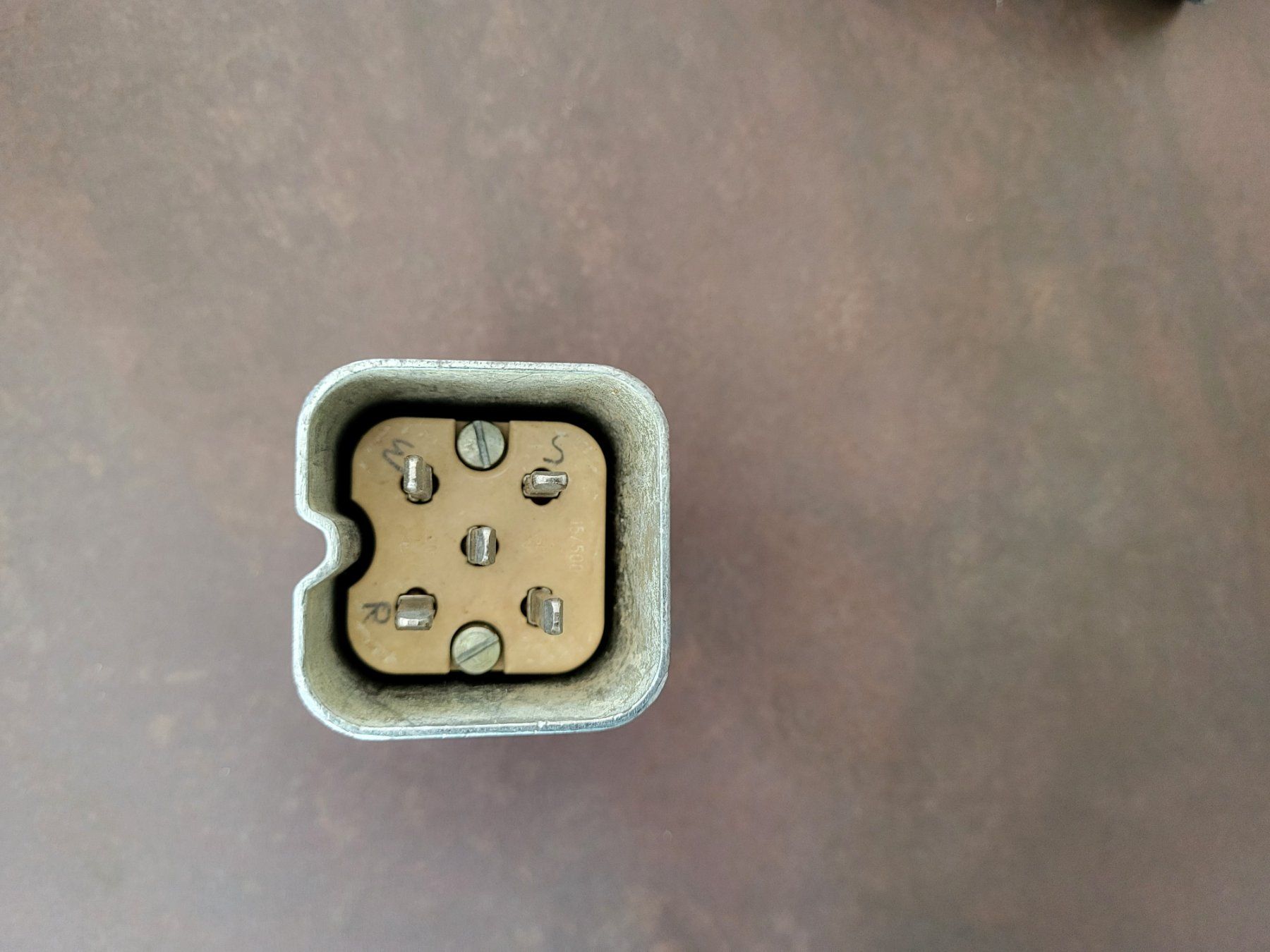 Spine: 500 V Stecker männlich – Usato da Rifferswil venduto da Jchb