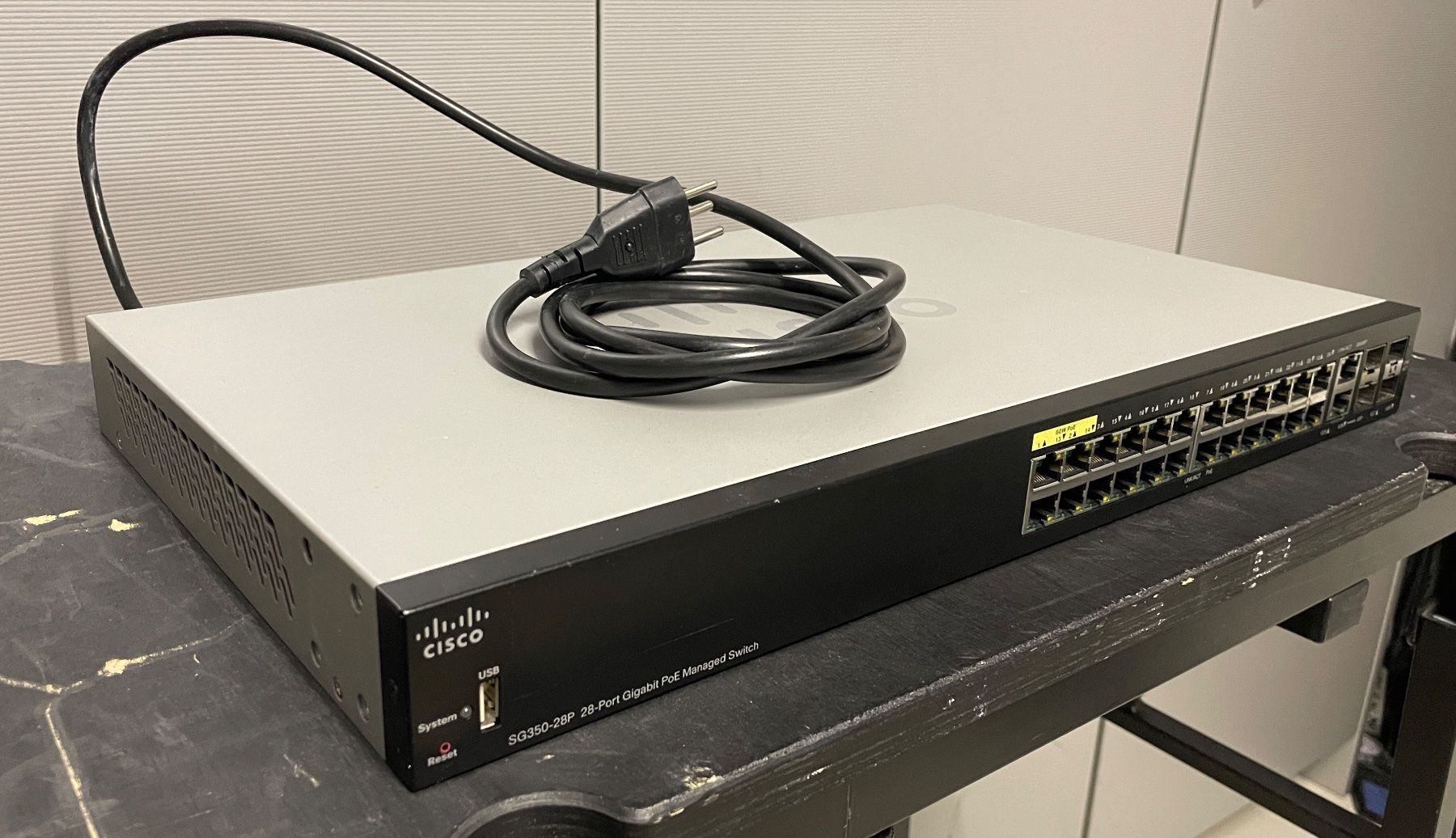 Cisco Hub & Switch: Cisco SG350-28P POE Switch 3/4 – Usato da Brütten venduto da Danisp 1