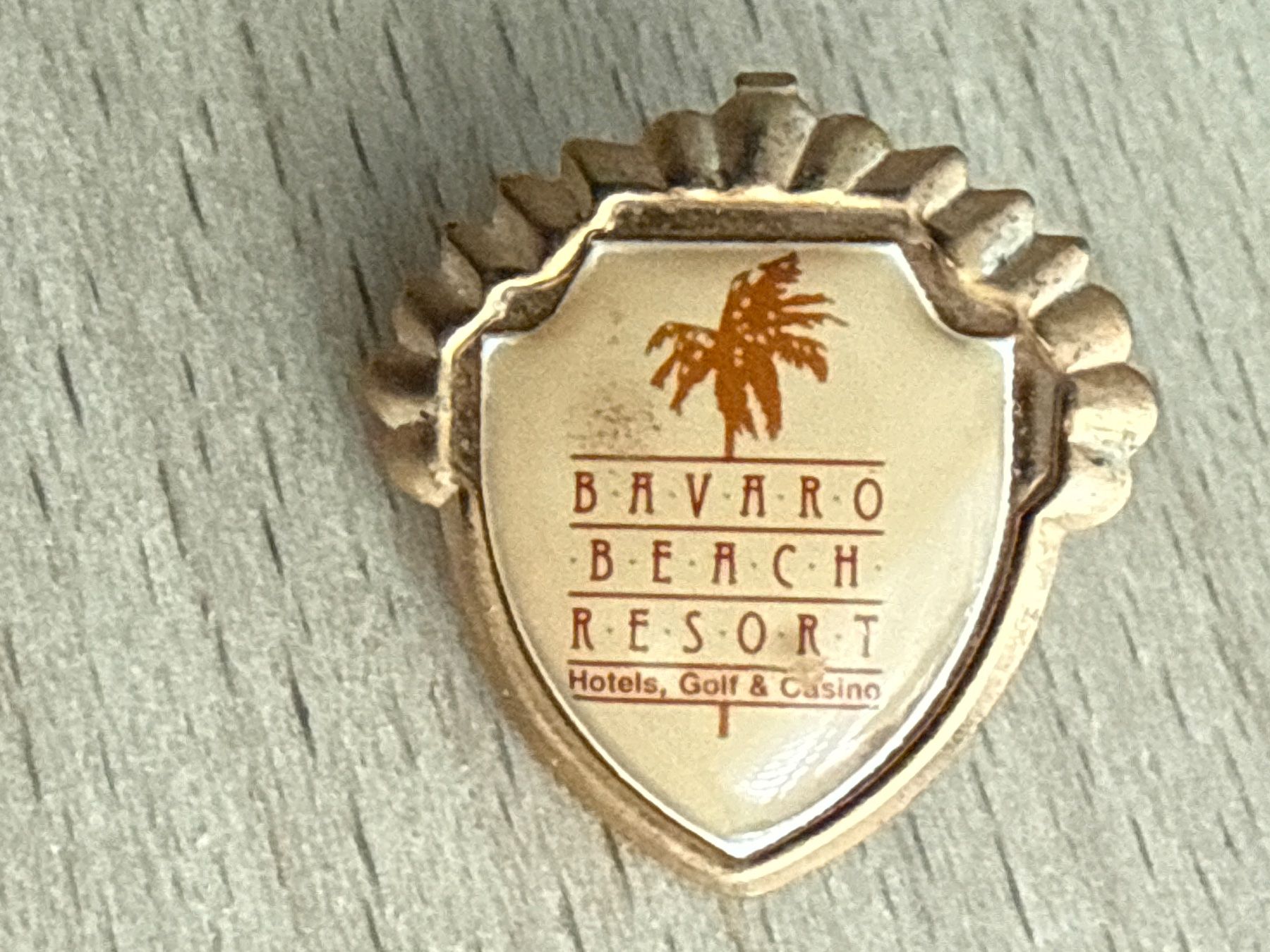 Placchette & Badge: Pin Bavaro Beach Resort – Usato da Glattbrugg venduto da Schweigmatt