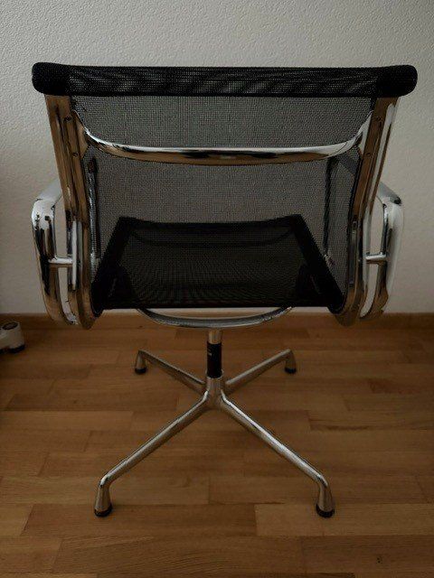 Vitra Sedie: Vitra Eames EA 108 Bürostuhl Netzgewebe schwarz – Usato da Bern venduto da howi72 2