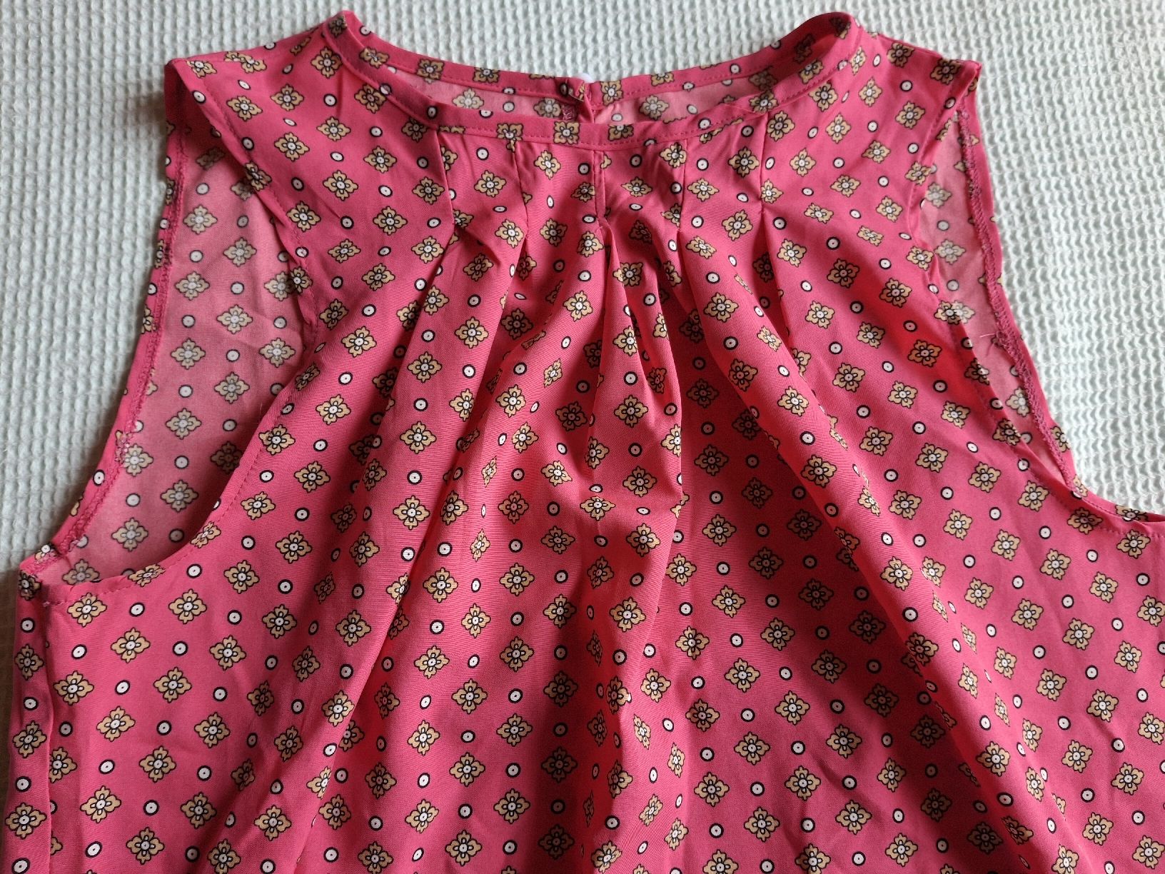 Top: Haut rose vif taille S  – Usato da Villiers venduto da san_jn5w 1