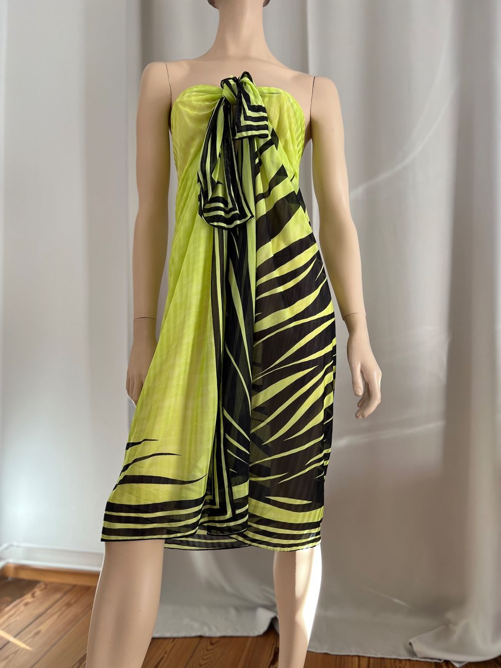 Sunflair Maillots de bain & Bikinis: Sunflair  Pareo  Neon/Schwarz one size – D'occasion à Zürich par ost_5sdl