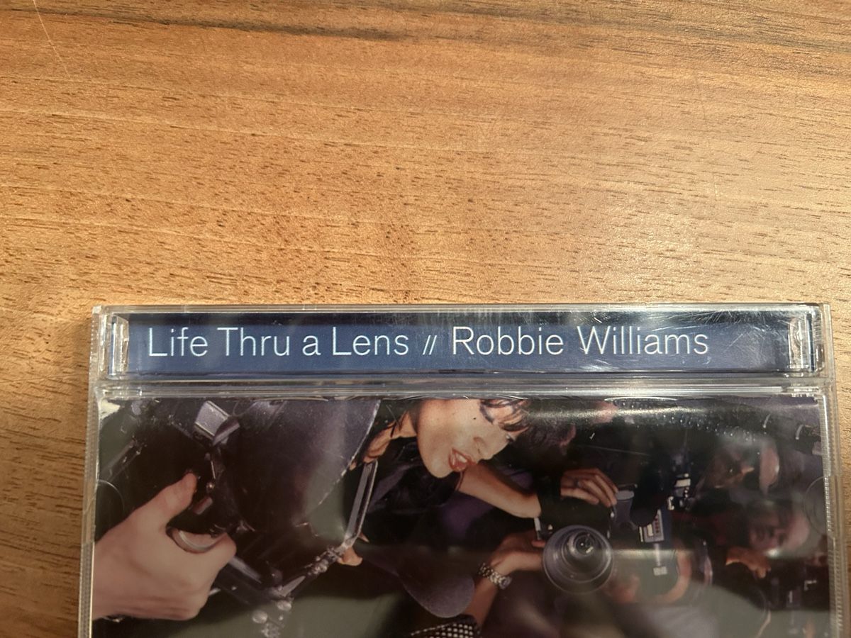 CD: 2 CDs  Robbie Williams – Usato da Zürich venduto da keinweiss 3