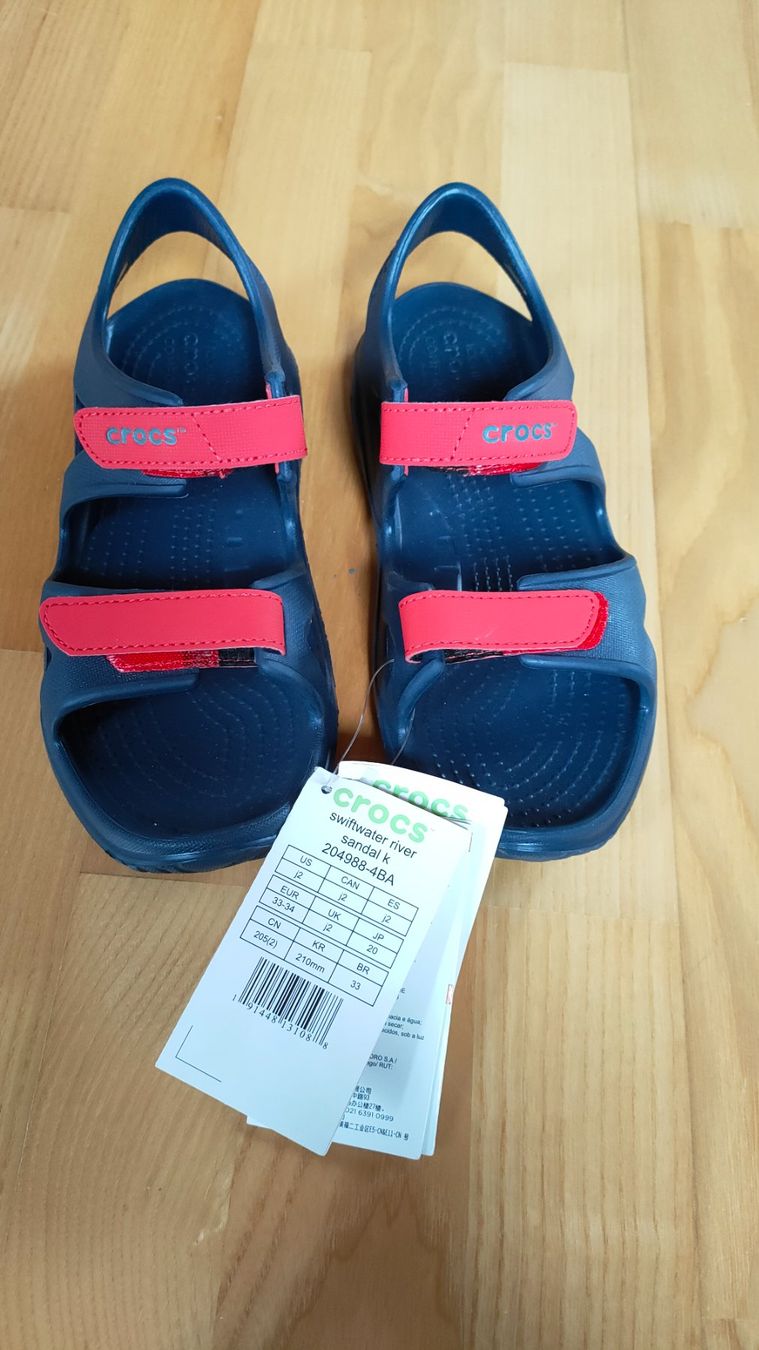 Crocs Chaussures garçon: Crocs Grösse 33-34 (J2) – Neuf (Voir description) à Ins par variable