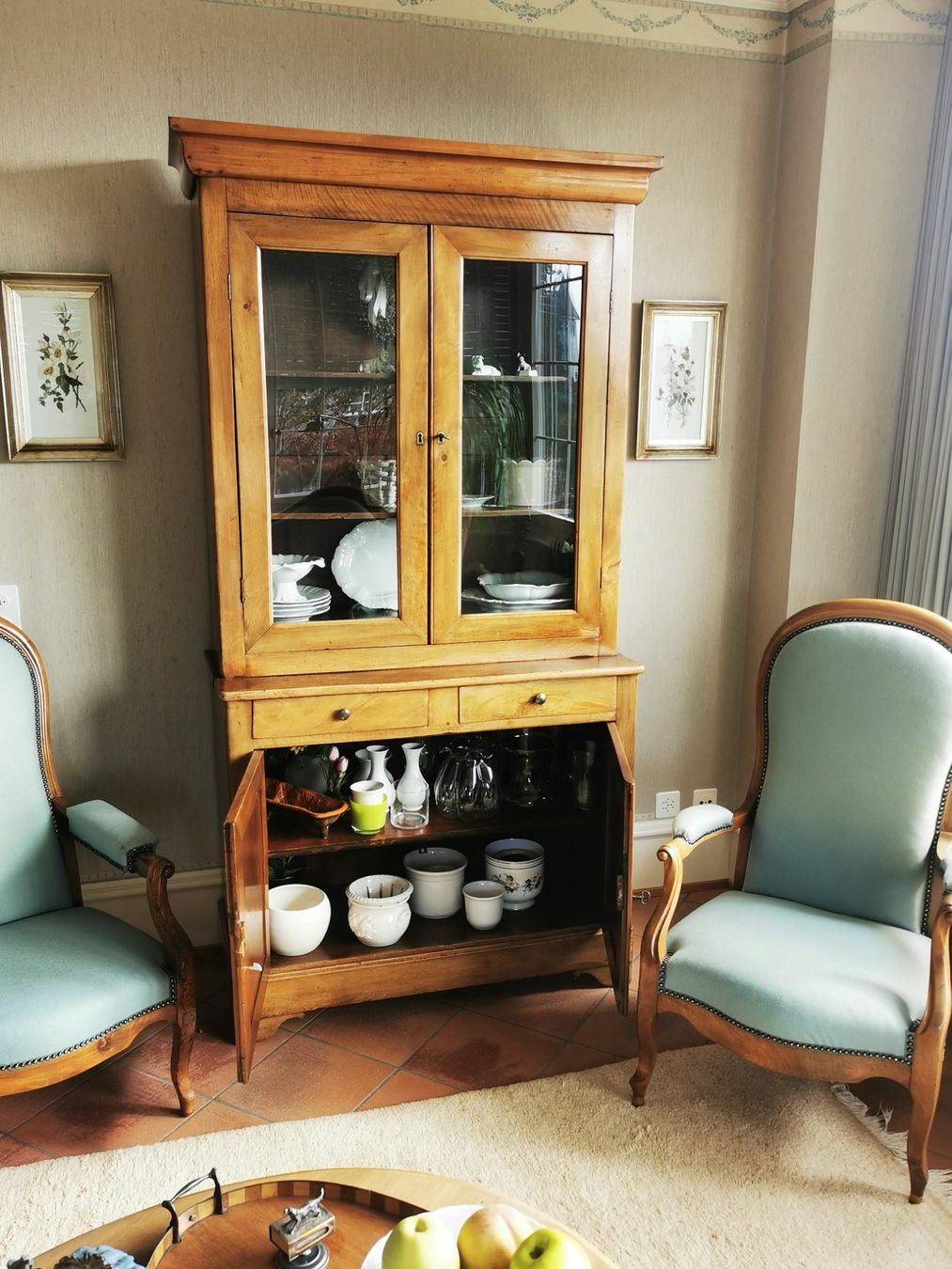 Credenze: Buffet Geschirrschrank vermutlich Nussbaum + Louis Philippe – Usato da Dübendorf venduto da aschiduebendorf 2