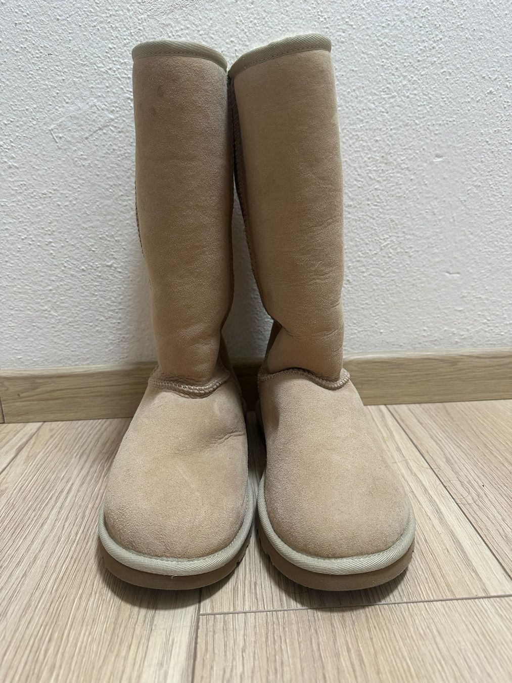 Ugg Chaussures femmes: Ugg Classic Tall II Boot – D'occasion à Genestrerio par RUSTY_VIK