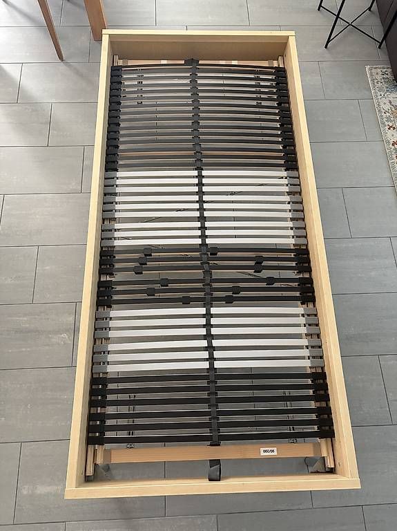 Letti: Gratis Bettgestell 90x200 inkl. Lattenrost – Usato da Unterengstringen venduto da agentg7