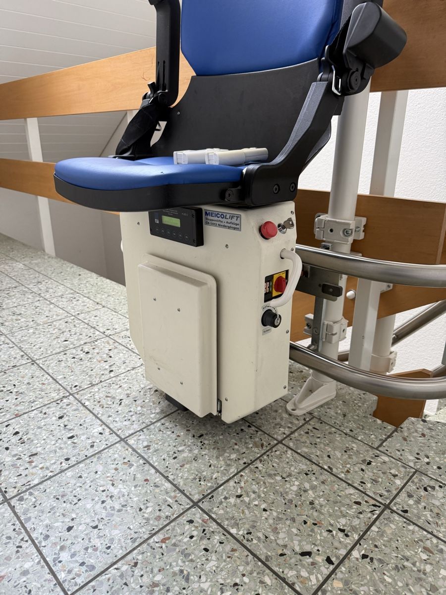 Sedie a rotelle: Treppenlift HIRO 160 Quadro – Usato da Rüfenach AG venduto da innovation-market 1