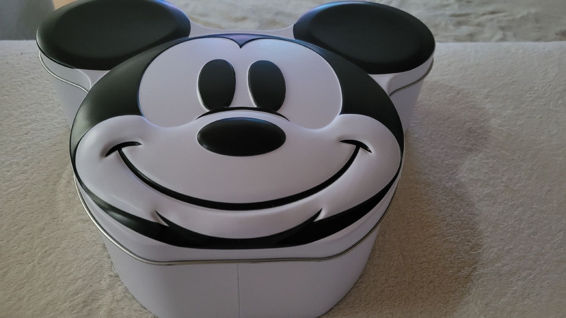 Disney Jouets: Mickey Mouse Blechdose  :,) sucht neues Zuhause  – D'occasion à Horgenberg par Klatschmohnmaria 1