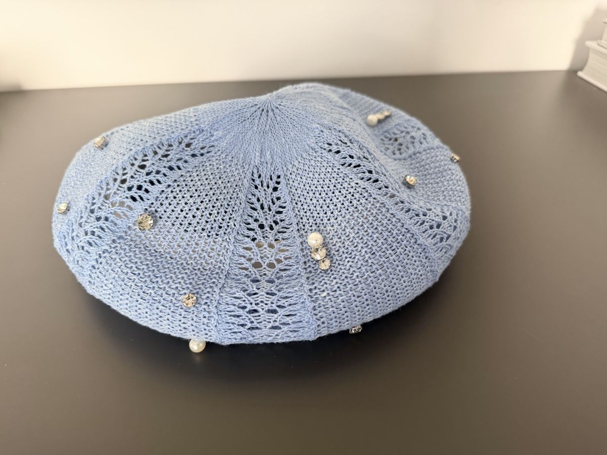 Max Mara Copricapi, berretti & cappellini: Max Mara Embellished Knitted Beret – Nuovo (secondo la descrizione) da Lugano venduto da fer_ckb9 1