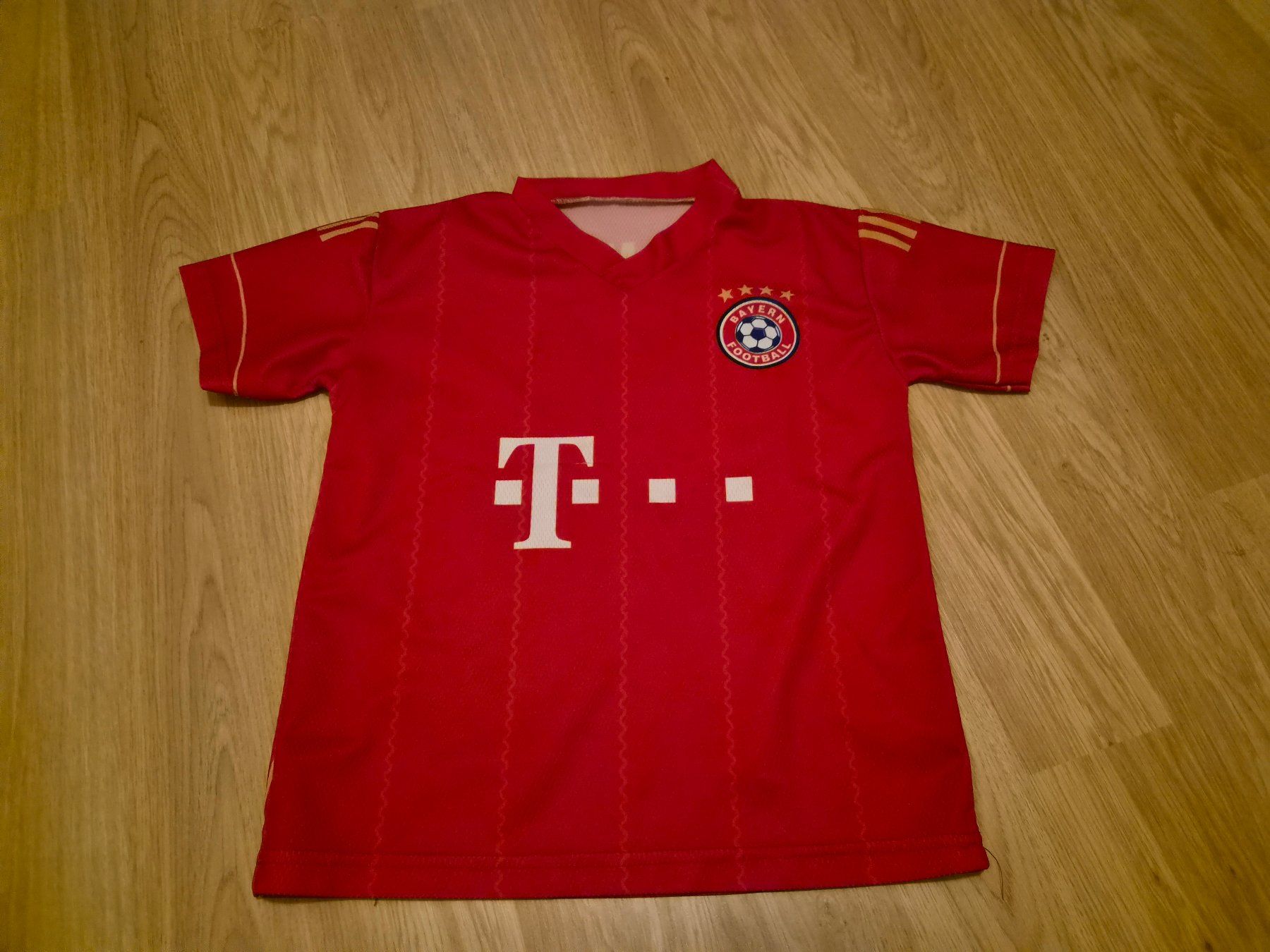 Bayern München Scarpe, pantaloni & magliette da ginnastica: Trikot Bayern – Usato da Giswil venduto da monimaus08
