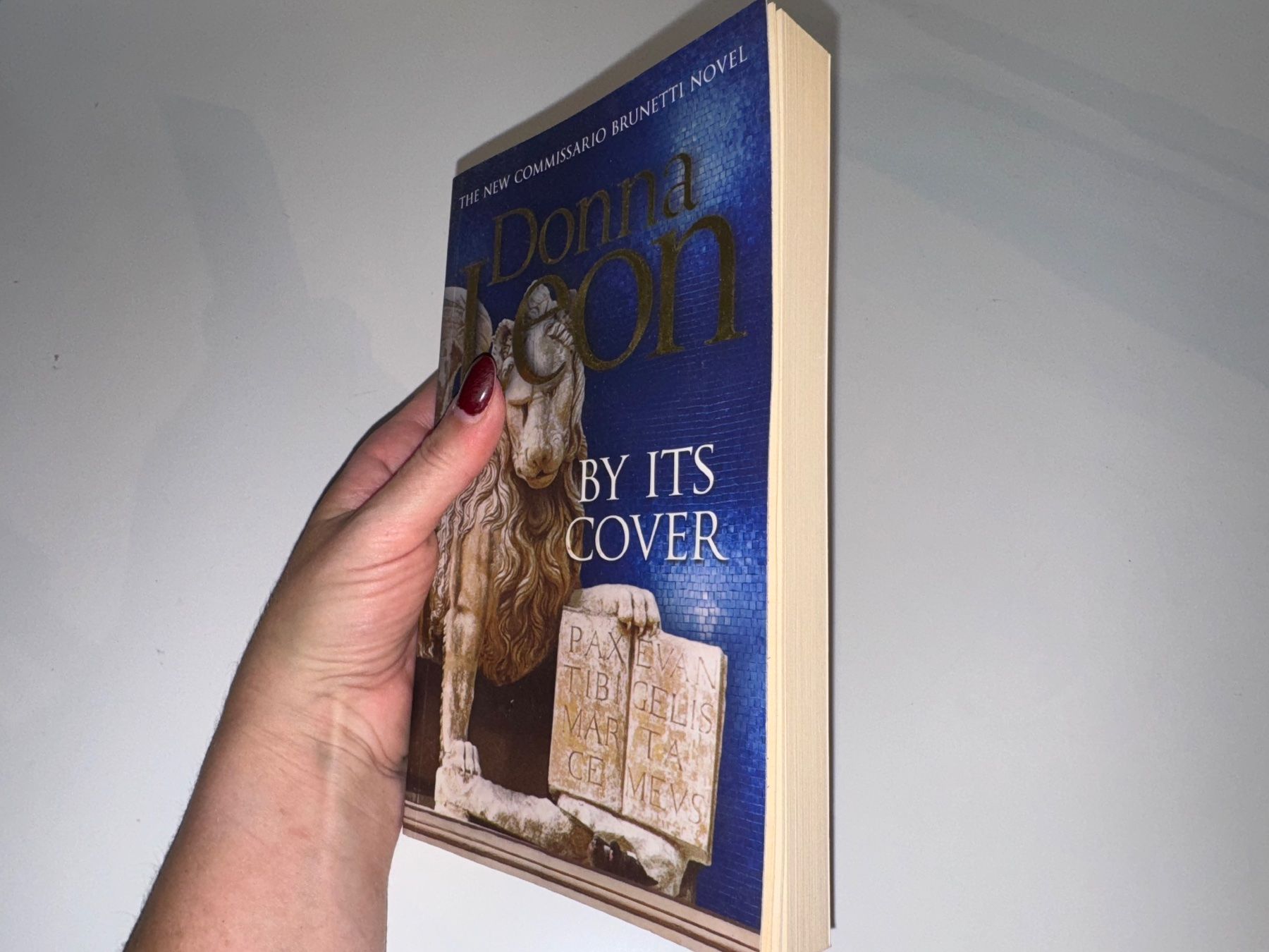 Libri: NOVEL: Donna Leon, By its cover – Usato da Grosswangen venduto da English_books 1