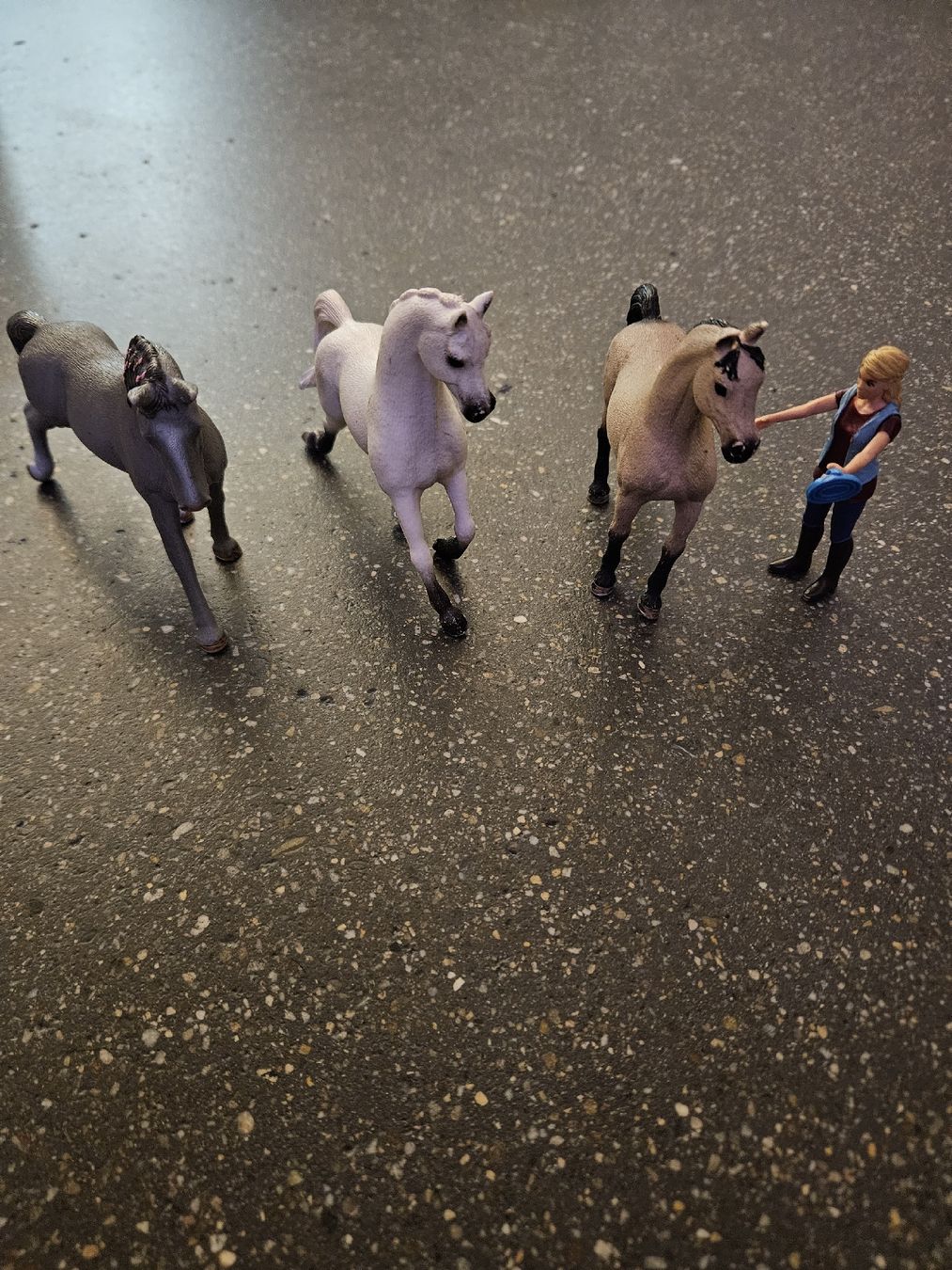 Schleich Giocattoli: Schleich Set 3 Pferde und 1 Figur  – Nuovo (secondo la descrizione) da Anwil venduto da tamoos
