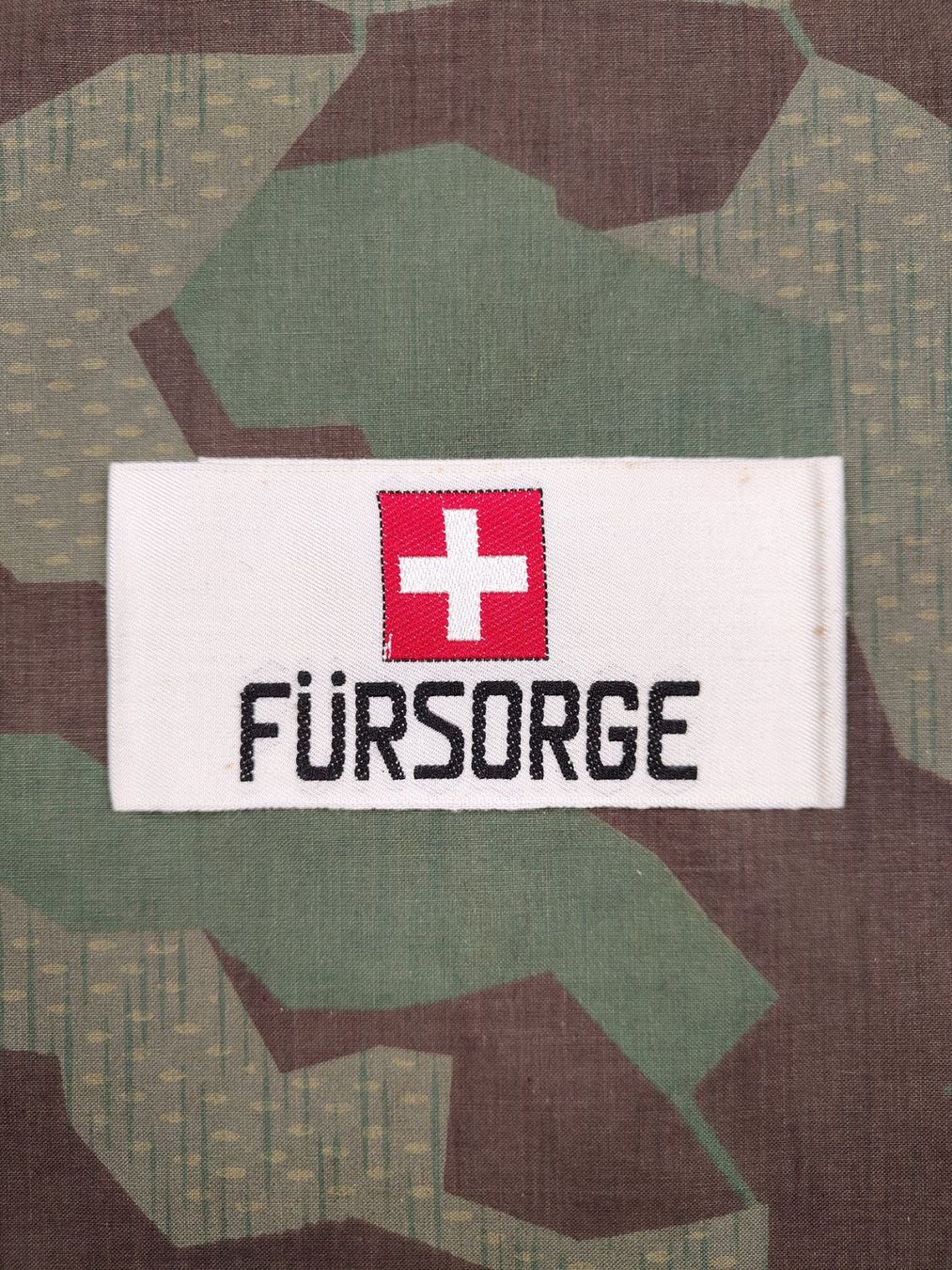 Schweizer Armee Uniformi: Armbinde Ord. 1940 Fürsorge – Usato da Bauma venduto da SwissMilitaria
