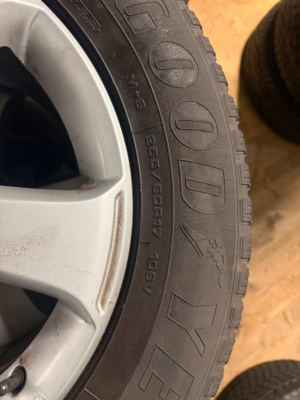 Volkswagen Pneumatici & Ruote complete: VW Touareg 2002 - 2010 Komplettrad – Usato da Flühli LU venduto da Overland_Motors 2