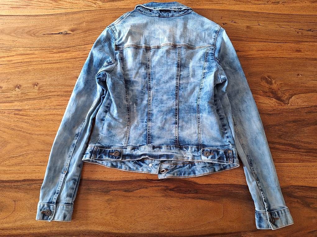 Jacken: Jeansjacke Damen Gr. 40 – Gebraucht aus Naters von Pluto2025 1